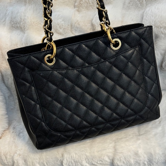 Chanel GST in black caviar leather - Picture 2 of 15